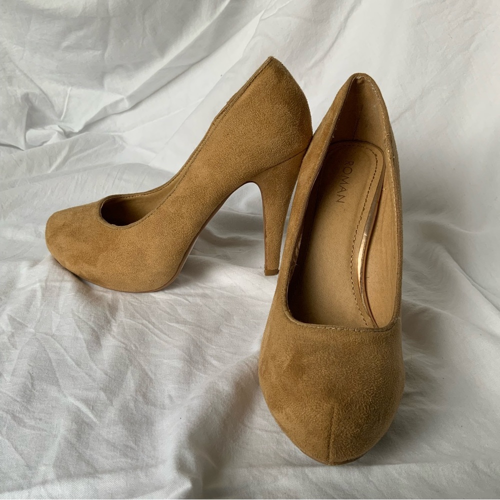 Roman UK Brand Like New Suede Bridge Heels 8.5 size